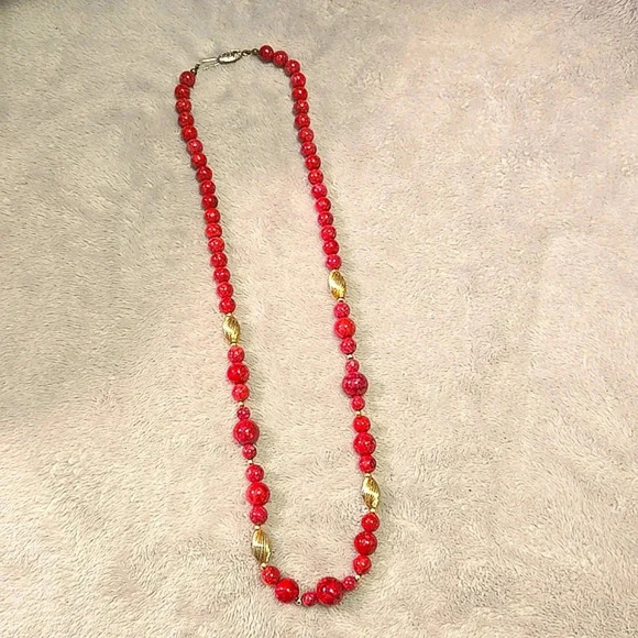 #523 VINTAGE Red and Gold Bead Necklace - Picture 2 of 4